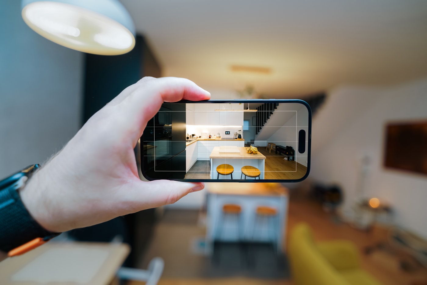 Photographing a furnished room with a phone
